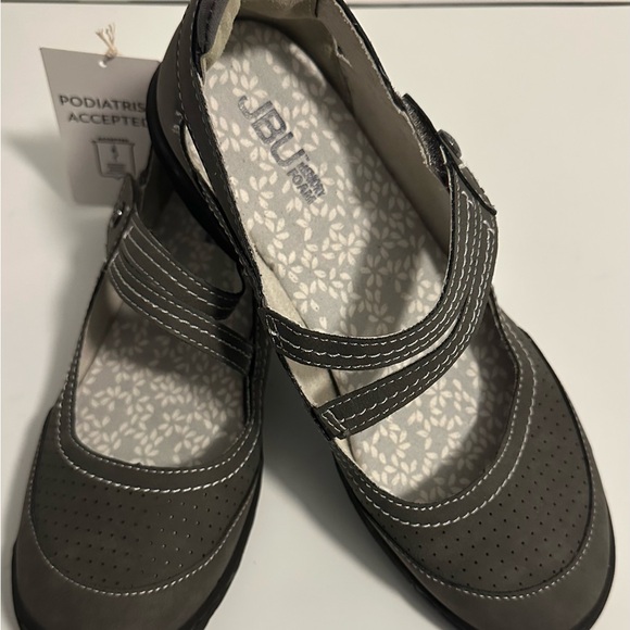 JBU Women's Flats in Cream and Gray - Picture 4 of 13